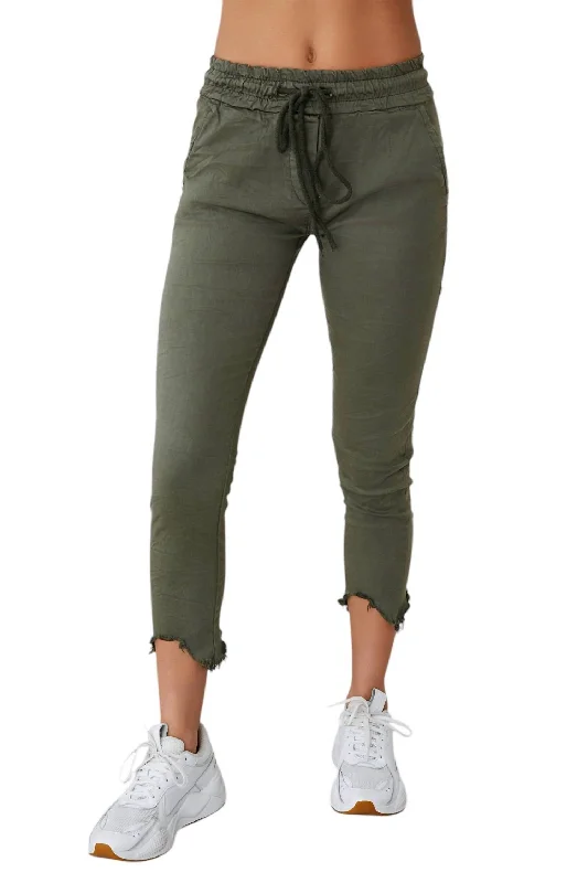Thin Design Zip Pocket Crinkle Jogger With Raw Hem In Army Green