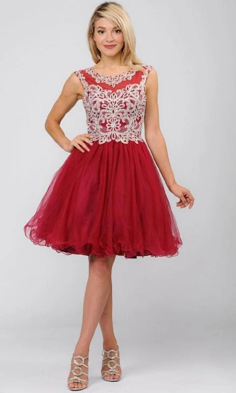 Noble Temperament Poly USA 8302 - Lace Applique Scoop Neck Cocktail Dress