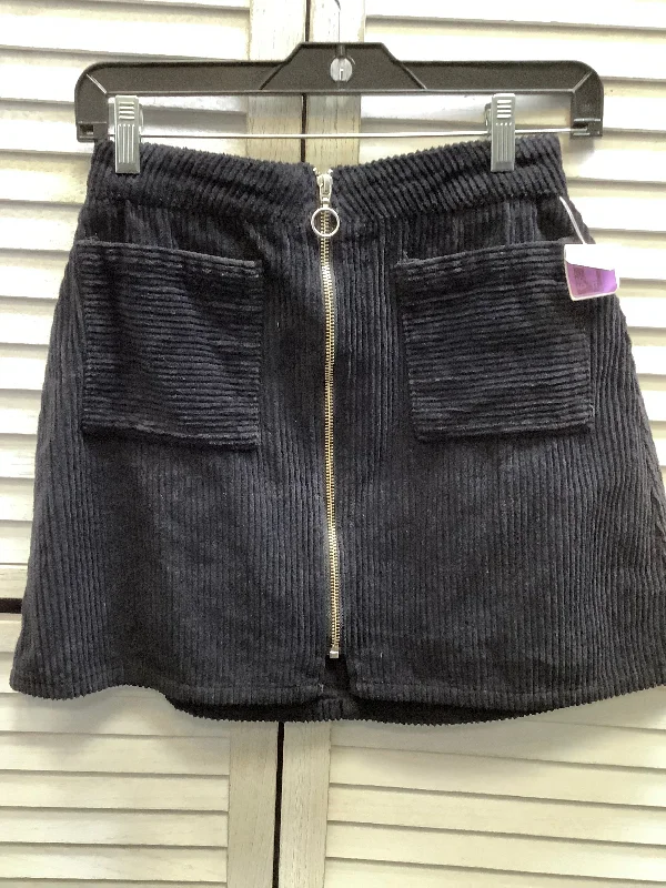 Outdoor Trend Skirt Mini & Short By Bdg In Black, Size: S