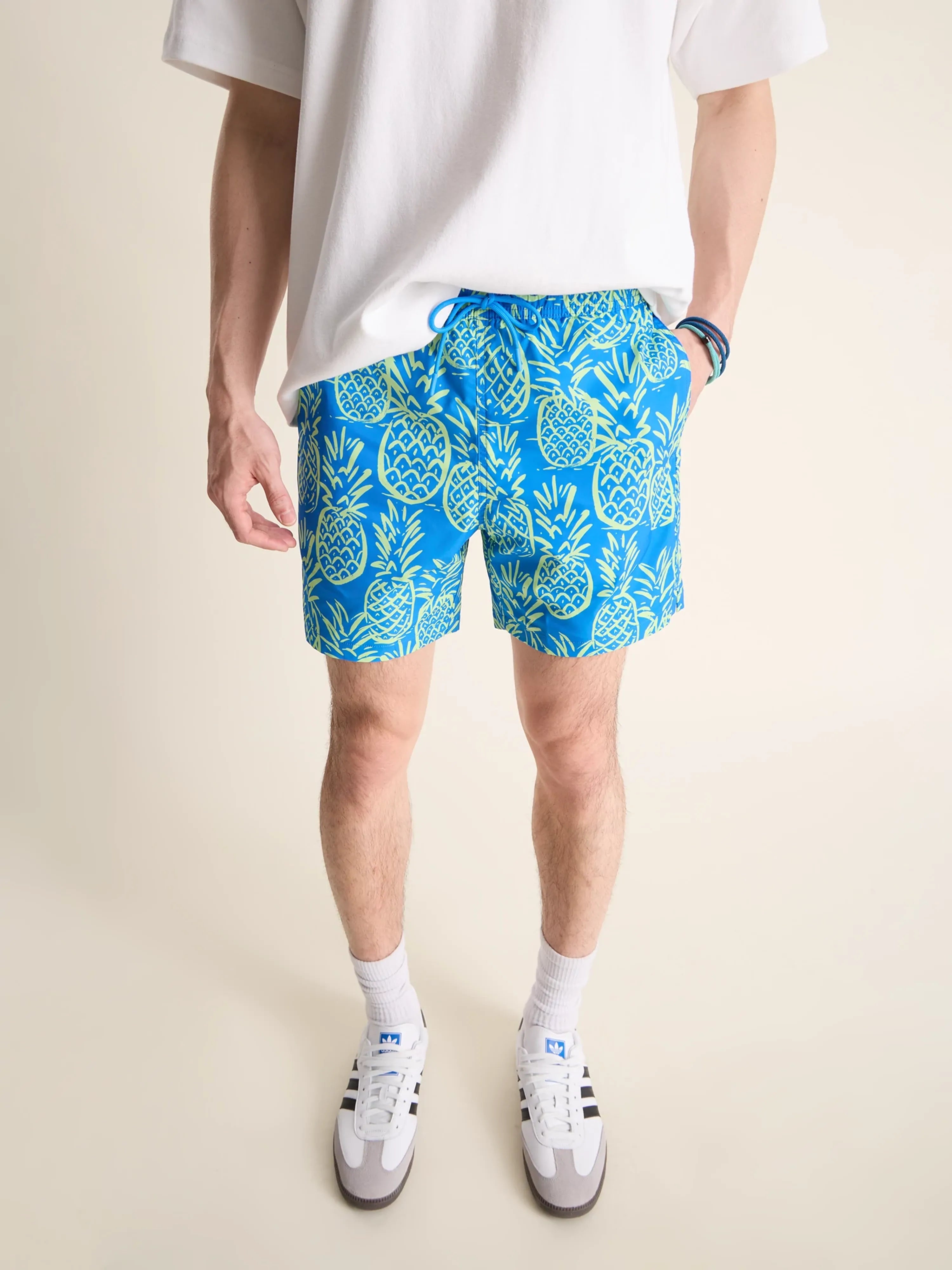 Luxury Temperament The Breezy Thigh-napples 6" (Freestyle Short)