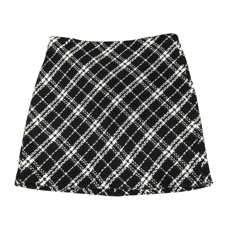 Moisture wicking Skirt Mini & Short By Gilli In Black & White, Size: M