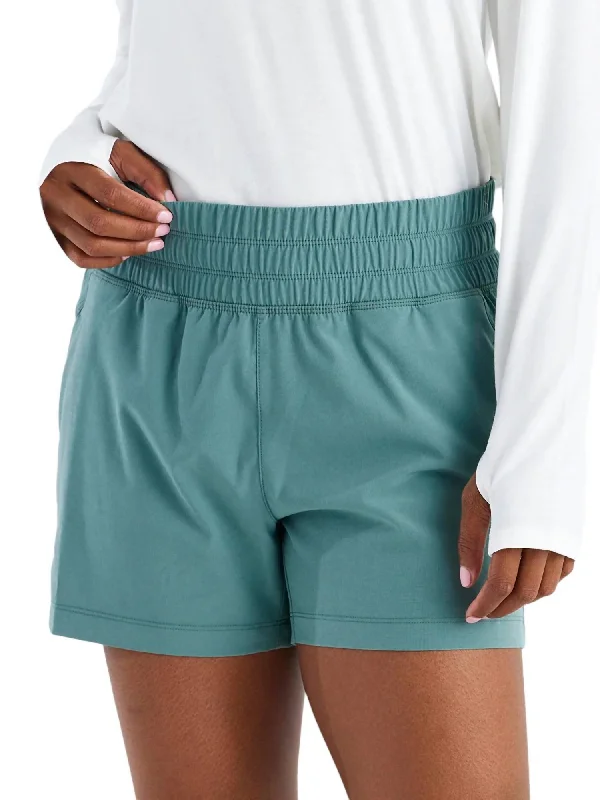 Comfortable And Simple Pull-On Breeze Short In Sabal Green