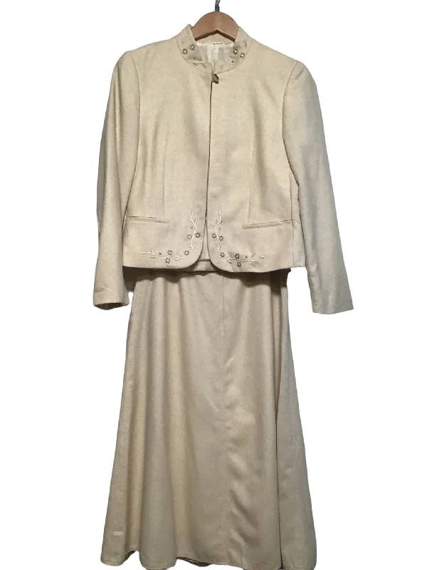 Slightly Flared Design Cream Embroidered Set (Size S)